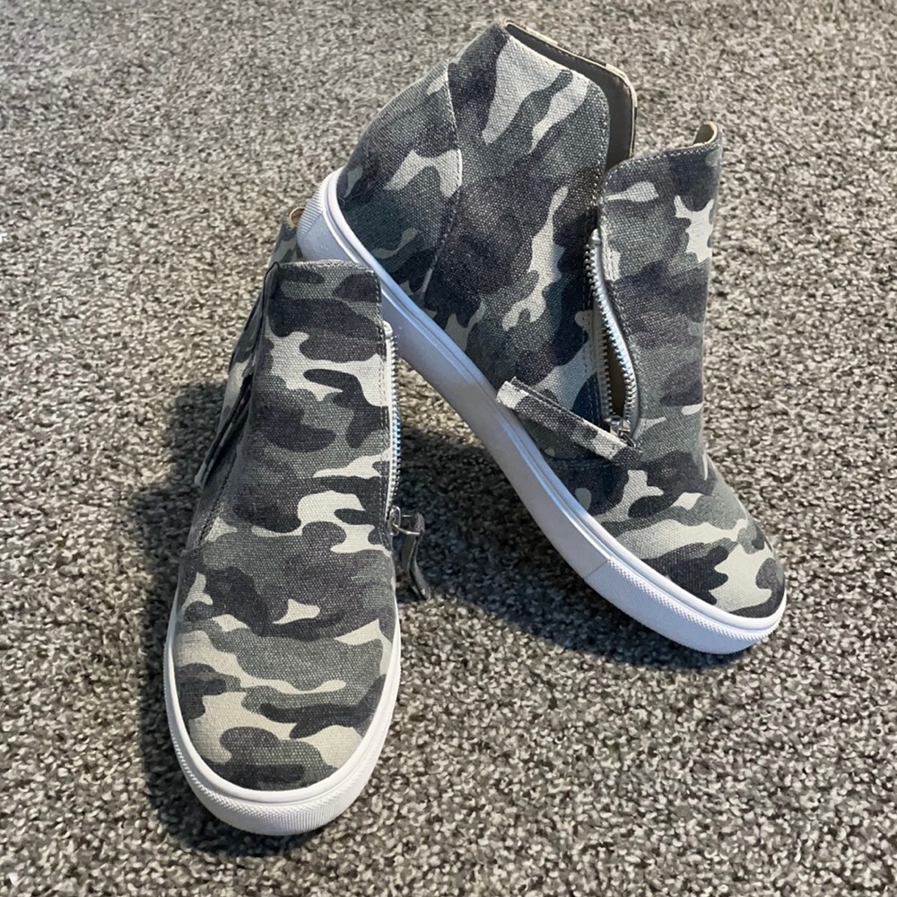 Steve Madden Camo Wedge